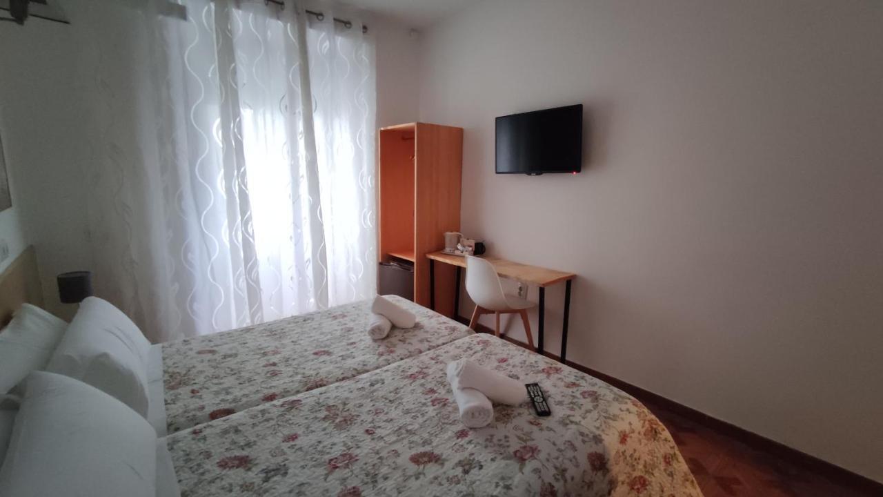 Hostal Aliste Madrid Exterior photo