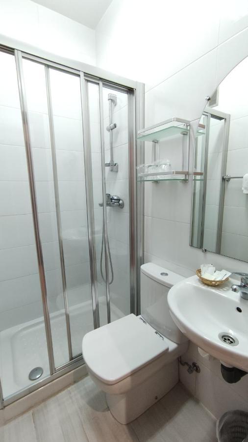 Hostal Aliste Madrid Exterior photo