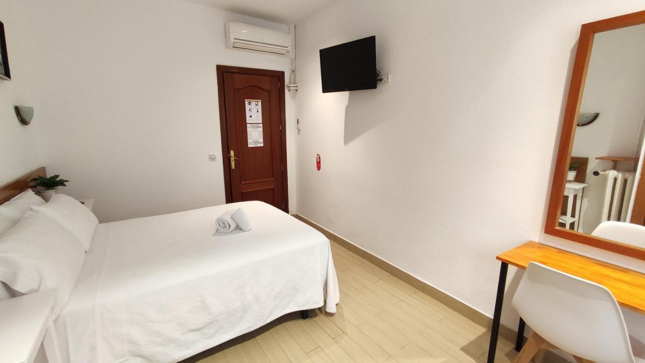 Hostal Aliste Madrid Exterior photo