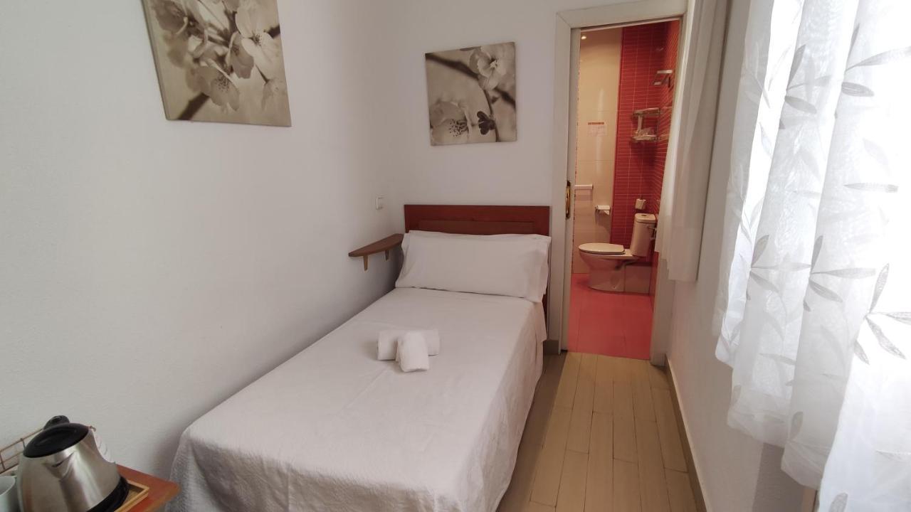 Hostal Aliste Madrid Exterior photo