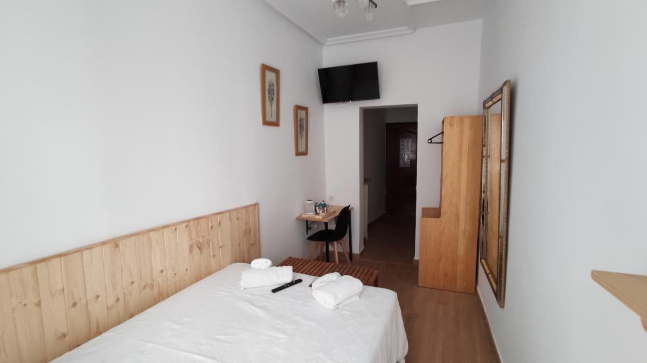 Hostal Aliste Madrid Exterior photo