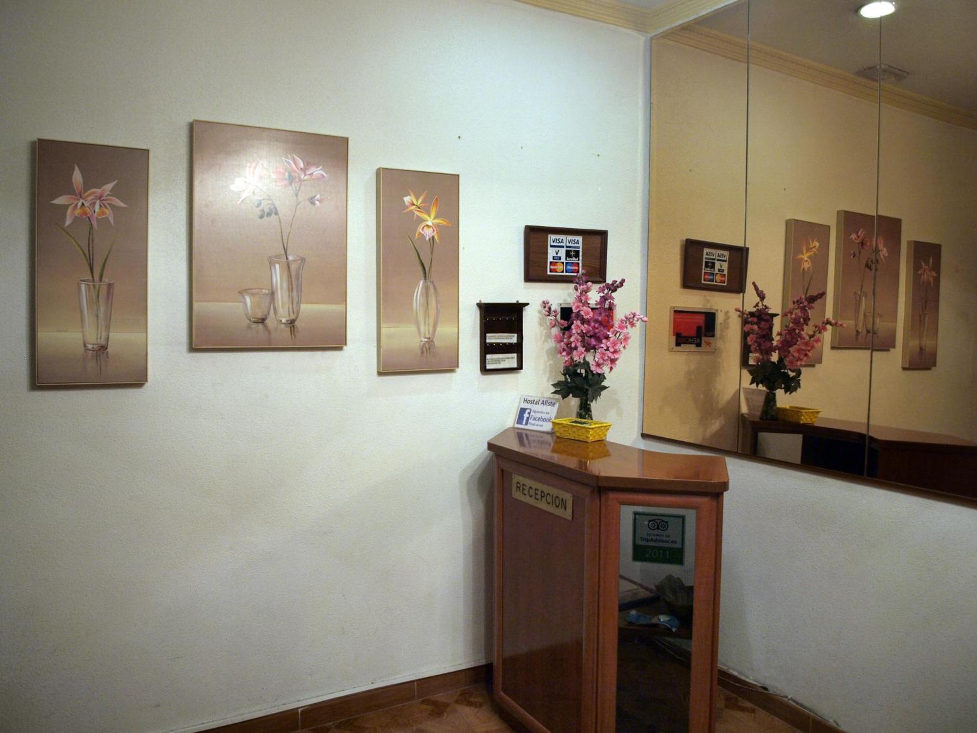 Hostal Aliste Madrid Exterior photo