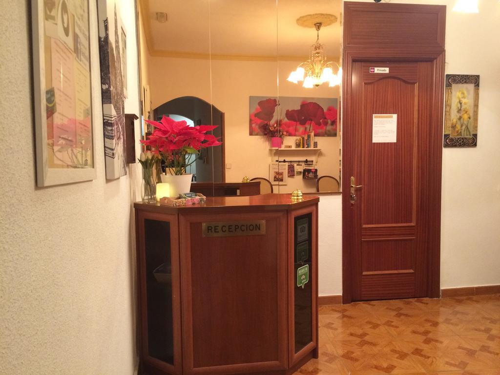 Hostal Aliste Madrid Exterior photo