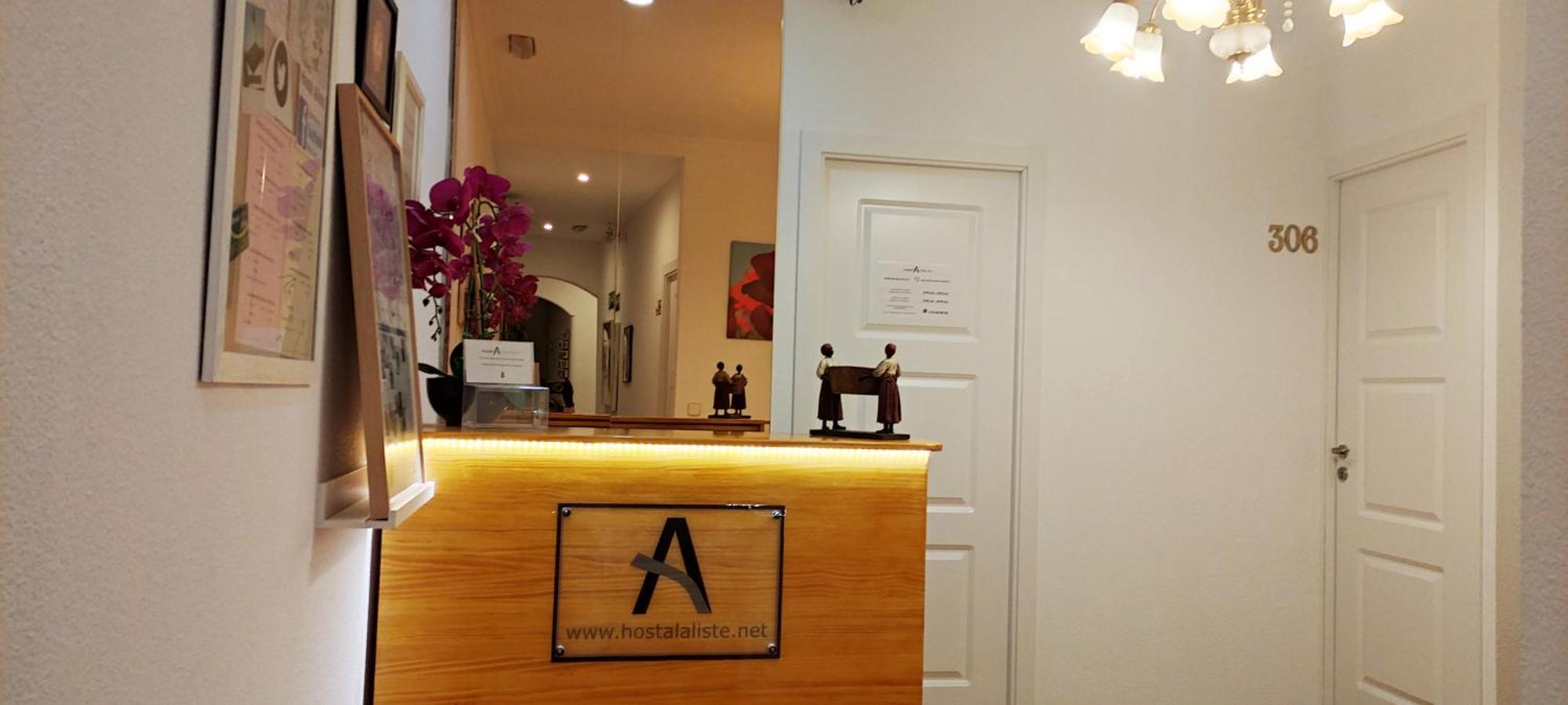 Hostal Aliste Madrid Exterior photo